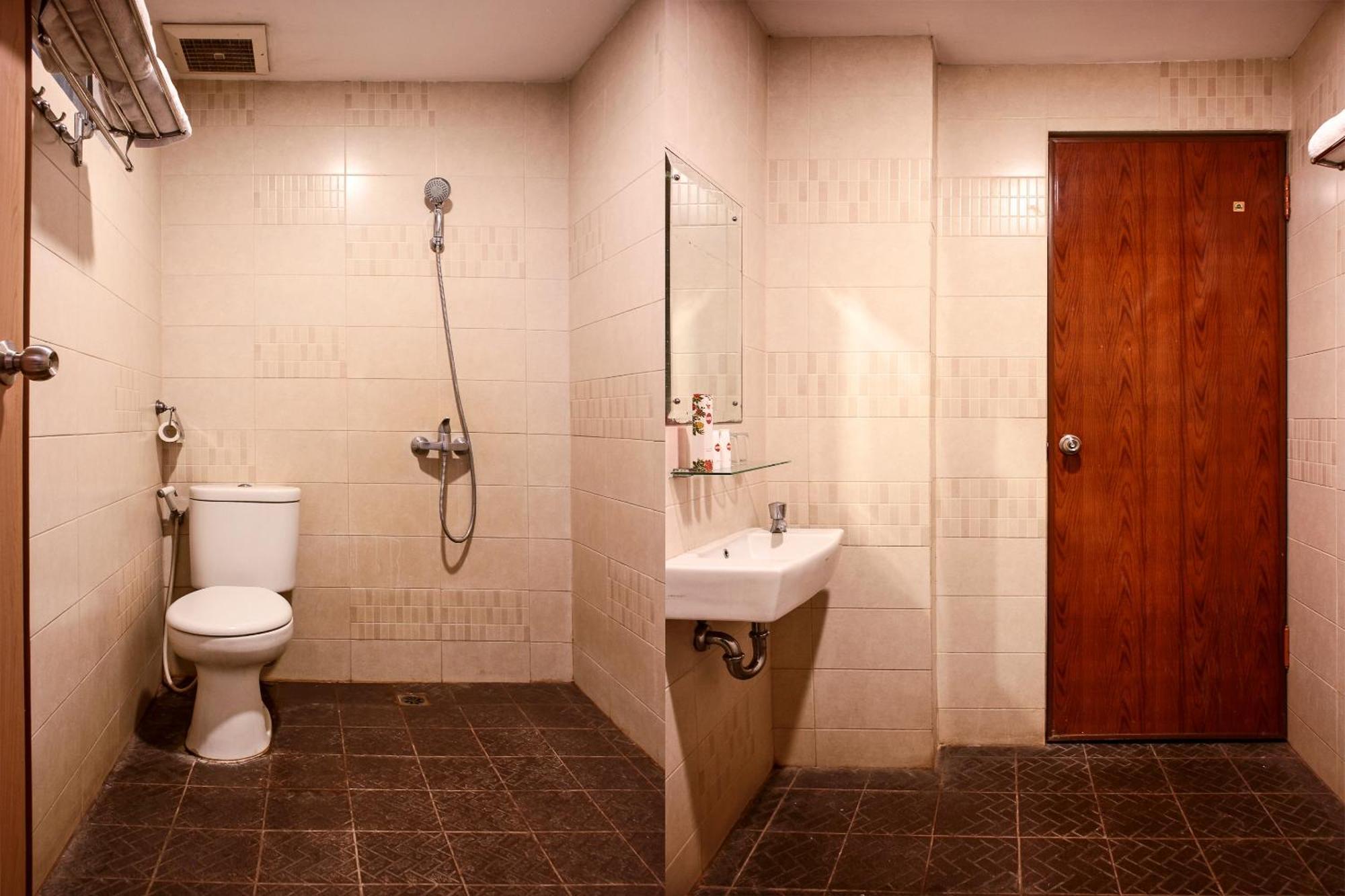 Oyo 1009 Hotel Bumi Malaya Medan Bagian luar foto