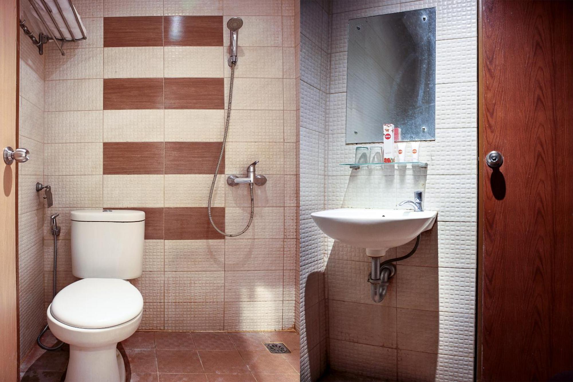 Oyo 1009 Hotel Bumi Malaya Medan Bagian luar foto
