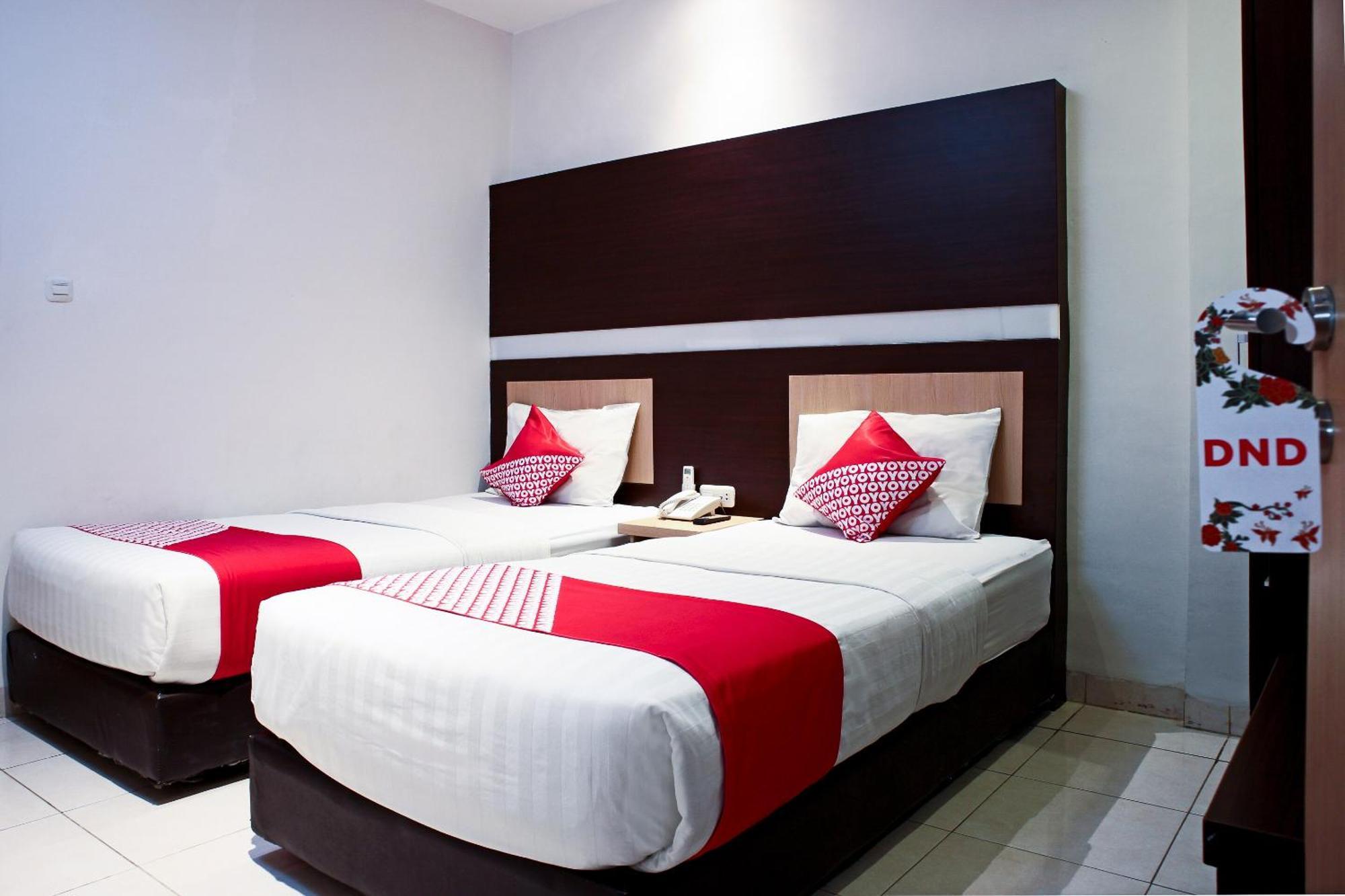 Oyo 1009 Hotel Bumi Malaya Medan Bagian luar foto